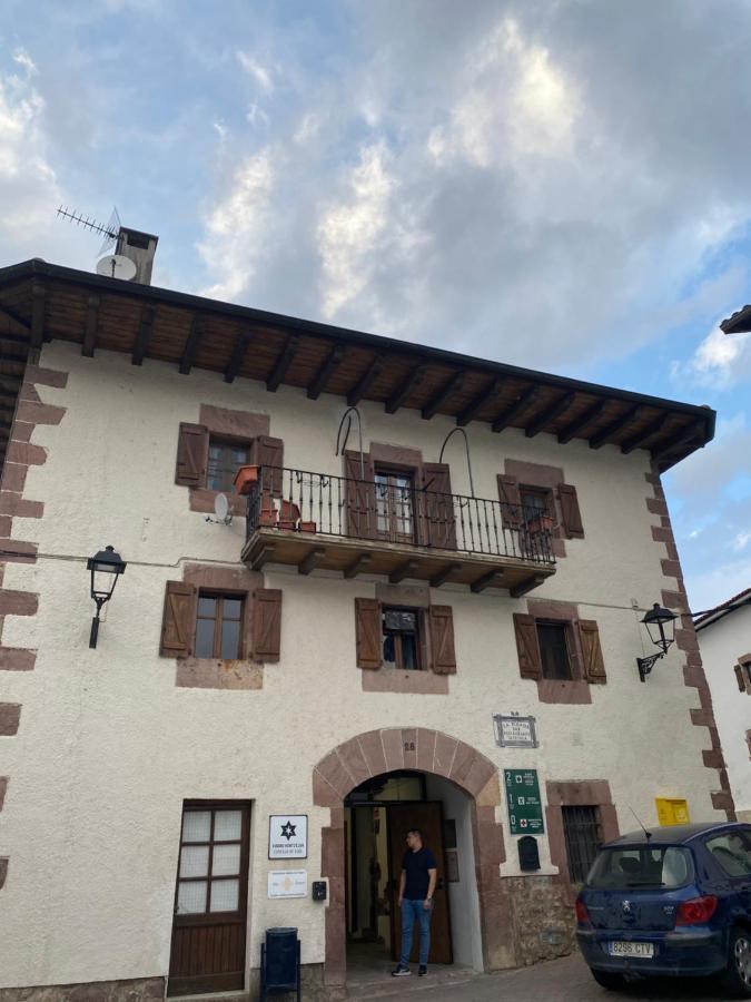 Albergue Turistico De Eugi Екстер'єр фото
